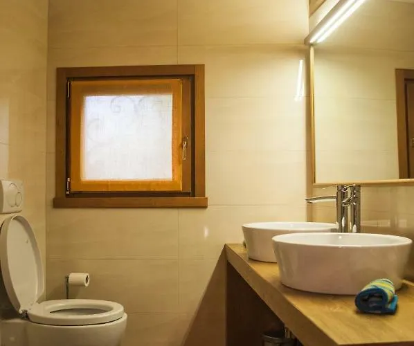 Corte Antica Con Splendida Jacuzzi * Μπελάτζιο